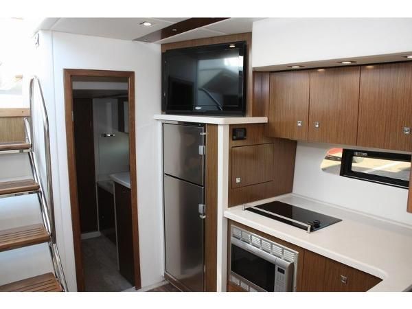 2016-48-cruisers-yachts-48-cantius-low-hours-at-327