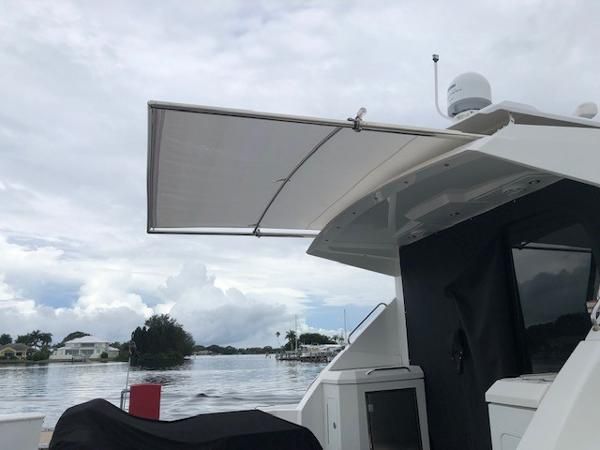 2016-48-cruisers-yachts-48-cantius-low-hours-at-327