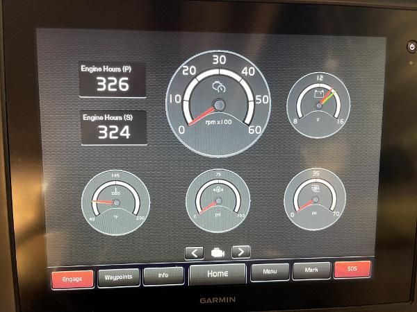 2016-48-cruisers-yachts-48-cantius-low-hours-at-327