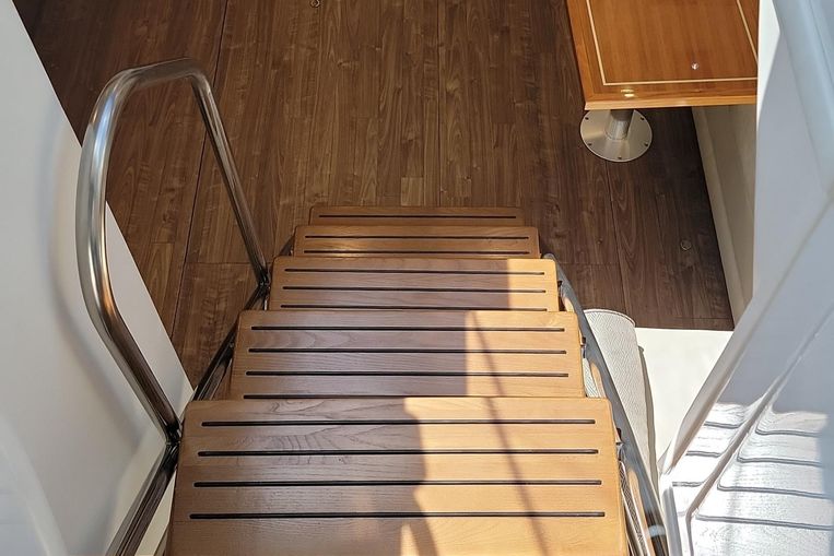 2016-48-cruisers-yachts-48-cantius-low-hours-at-327