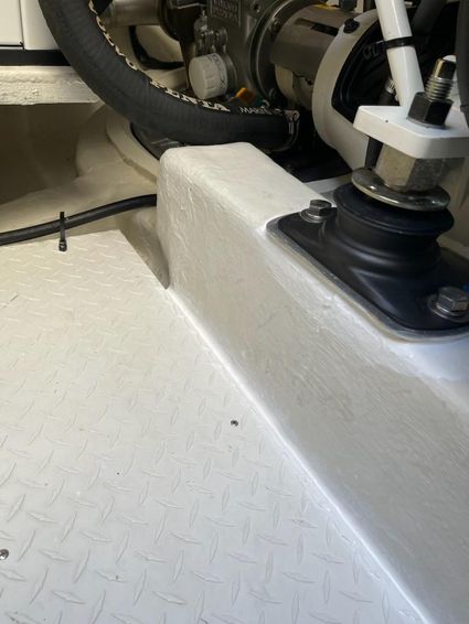 2016-48-cruisers-yachts-48-cantius-low-hours-at-327