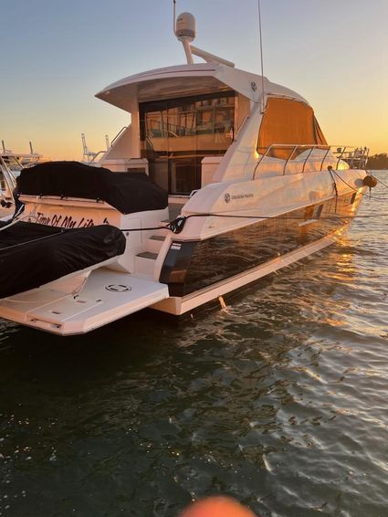 2016-48-cruisers-yachts-48-cantius-low-hours-at-327