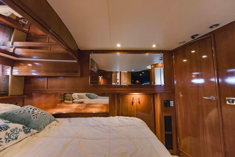 Sonshine Yacht Photos Pics Luxurious 2004 Carver 56 Voyager yacht bedroom with wood paneling and cozy bedding.