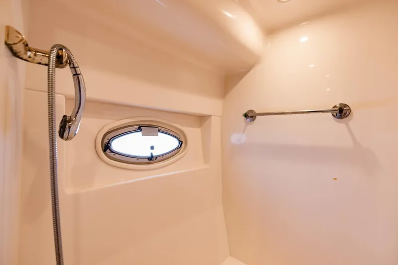 Sonshine Yacht Photos Pics 2004 Carver 56 Voyager yacht bathroom with showerhead and porthole window.