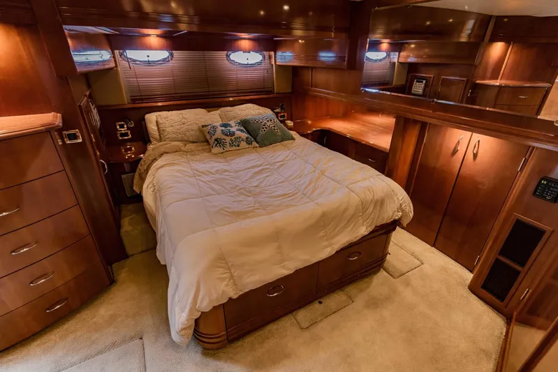 Sonshine Yacht Photos Pics Luxurious 2004 Carver 56 Voyager bedroom with wood paneling and cozy bedding.