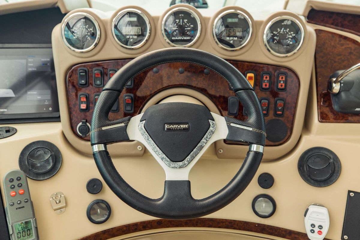 2004 Carver 56 