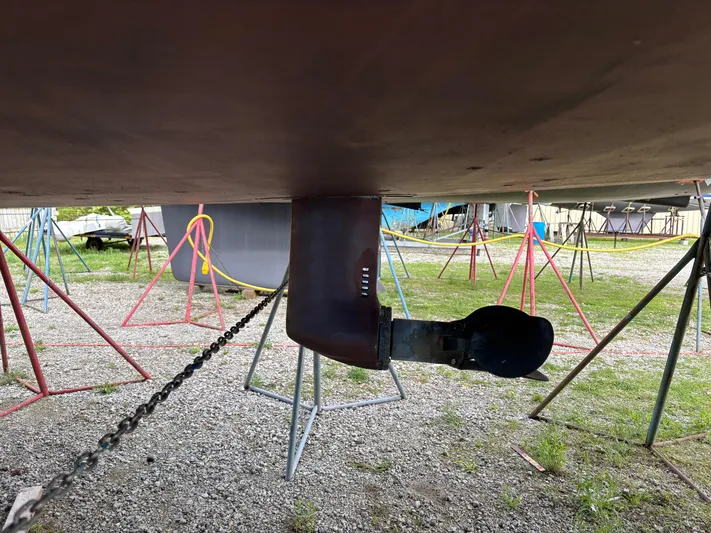 Private Sessions Yacht Photos Pics Beneteau Oceanis 45 (2018) sailboat keel and propeller on stands.