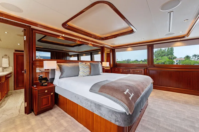 Antares Yacht Photos Pics 