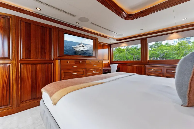 Antares Yacht Photos Pics 