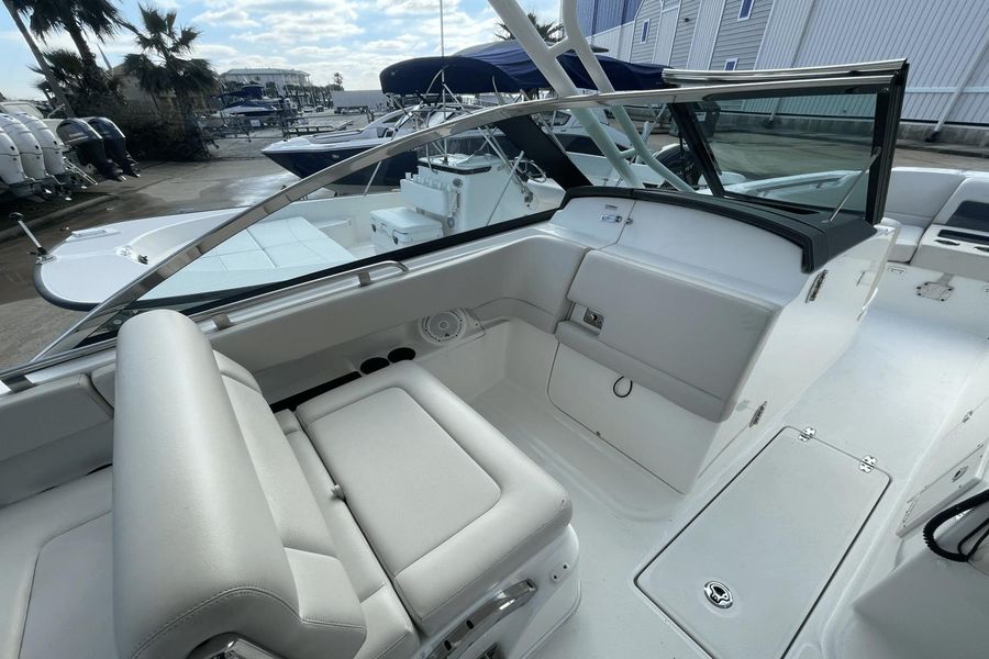 2018 Boston Whaler 270 Vantage