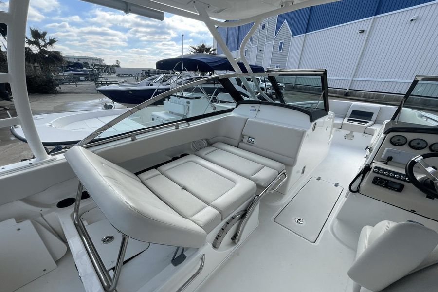 2018 Boston Whaler 270 Vantage