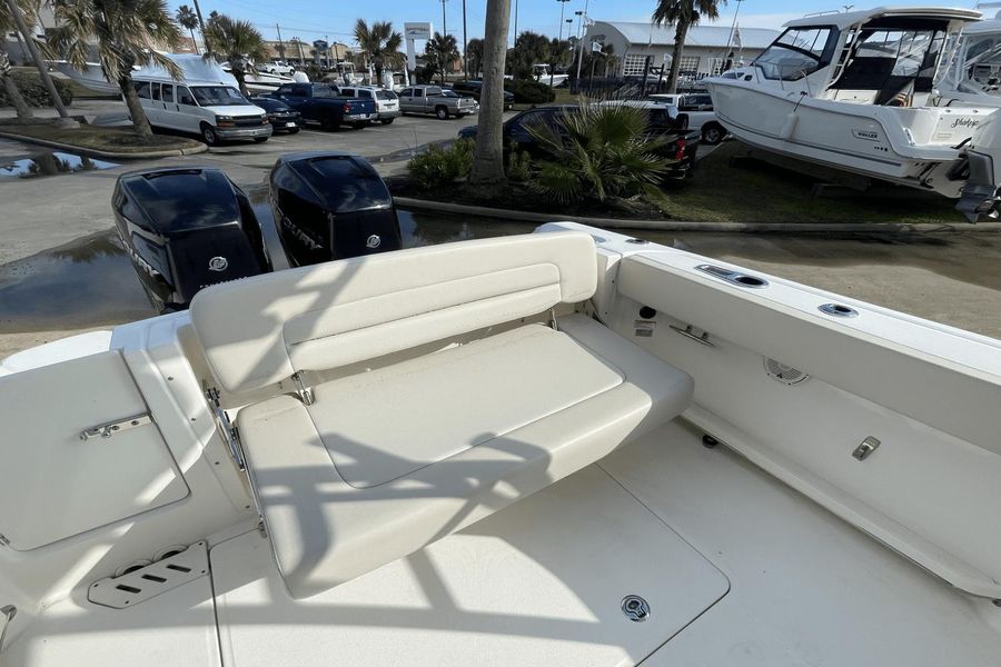 2018 Boston Whaler 270 Vantage