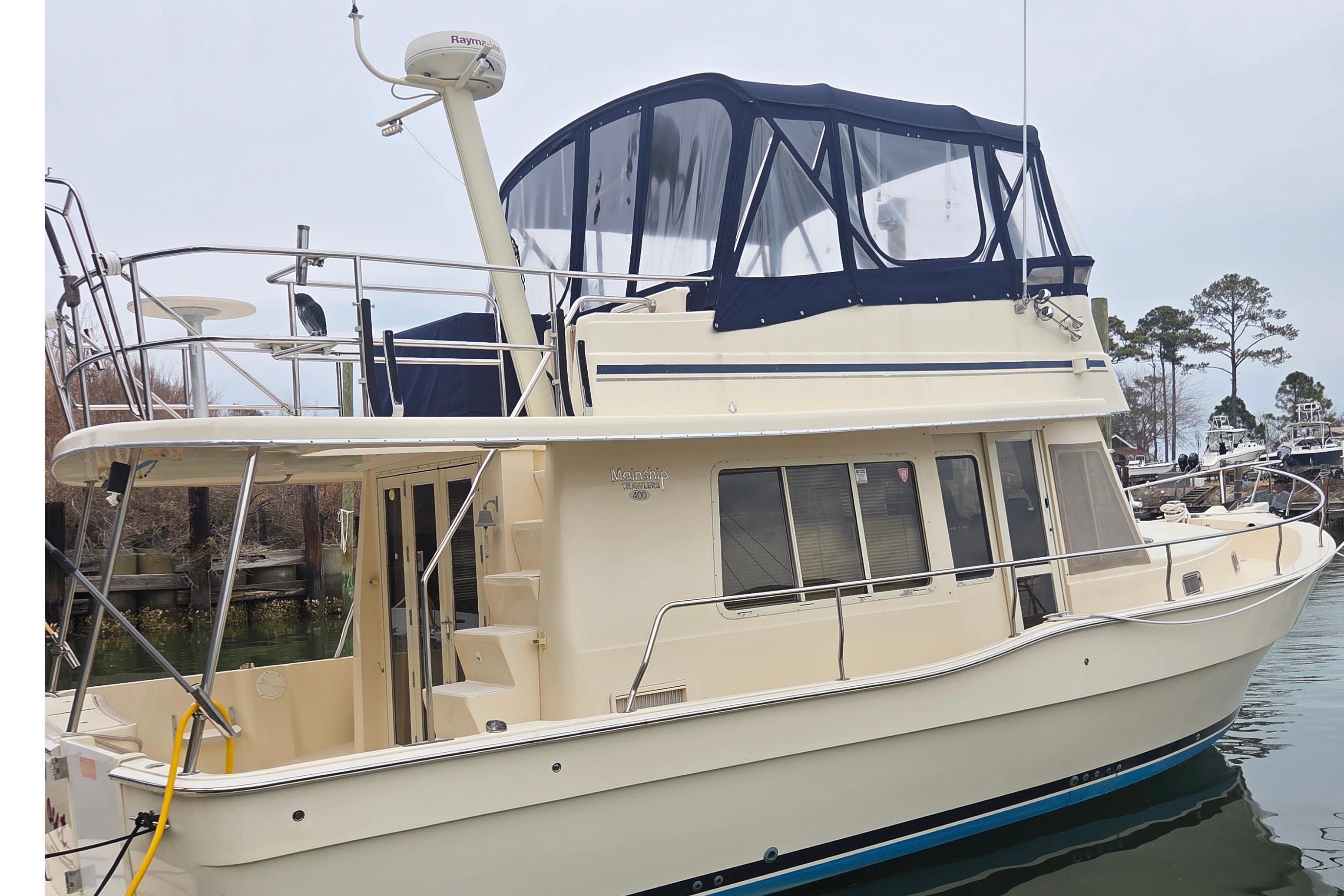 Mainship 40 Trawler