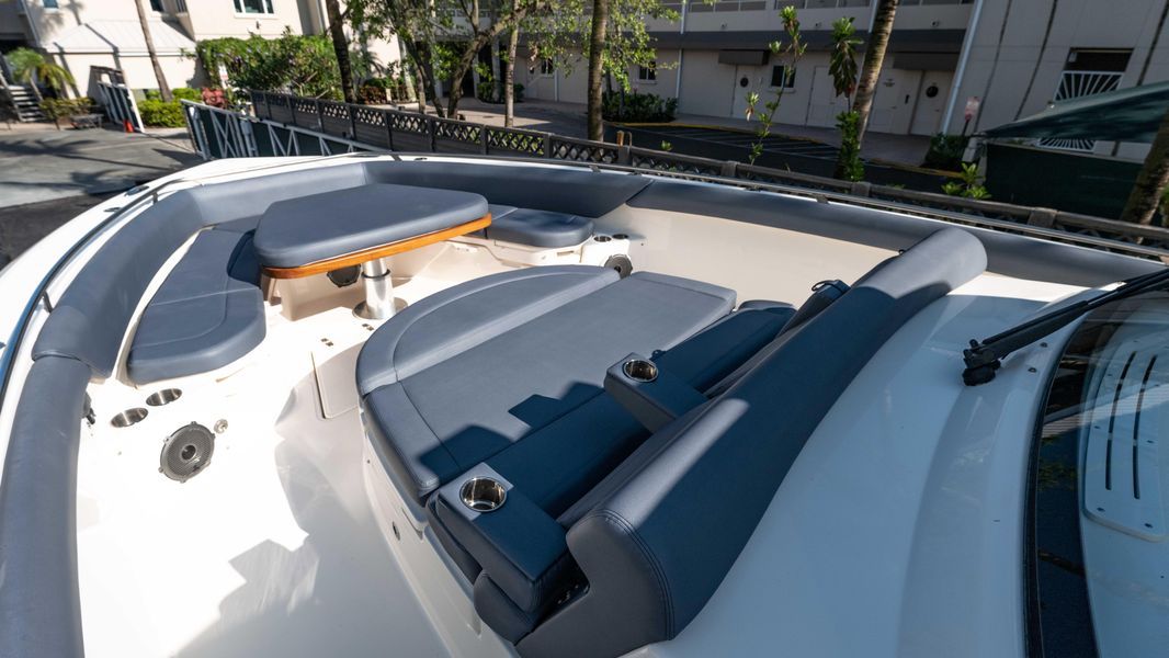 2021 Boston Whaler 420 Outrage