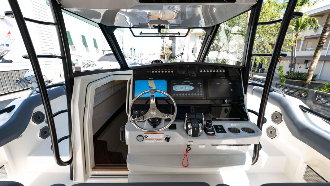 2021 Boston Whaler 420 Outrage