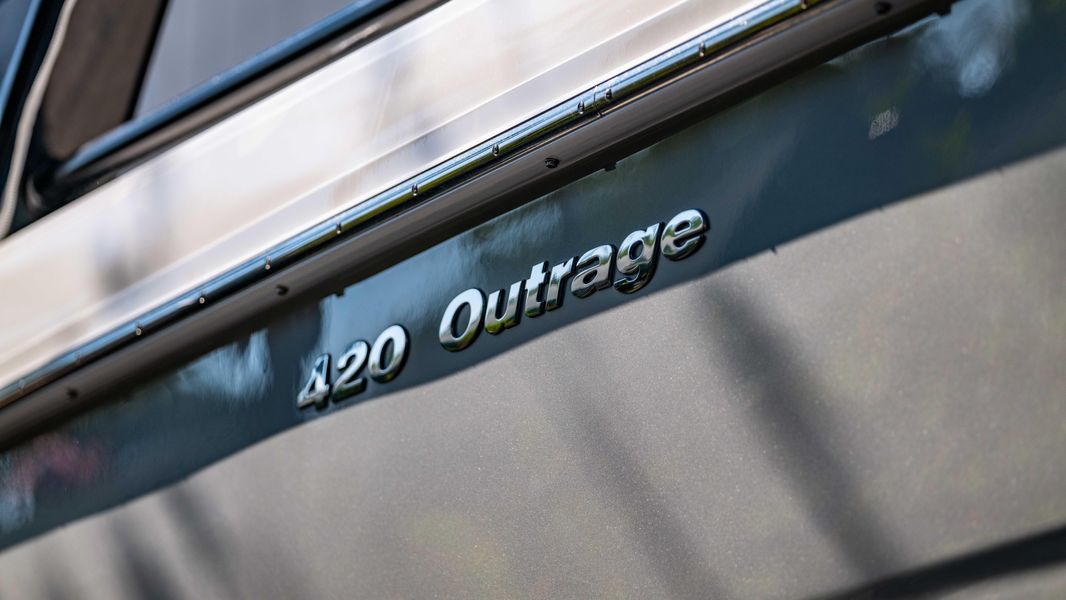 2021 Boston Whaler 420 Outrage