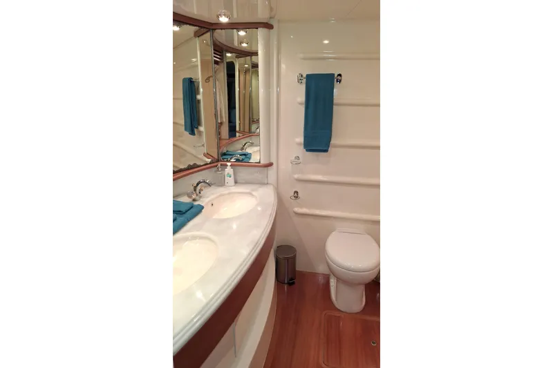  Yacht Photos Pics Toilette Armatore