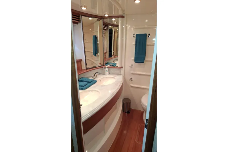  Yacht Photos Pics Toilette Armatore