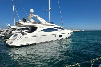Azimut 68E