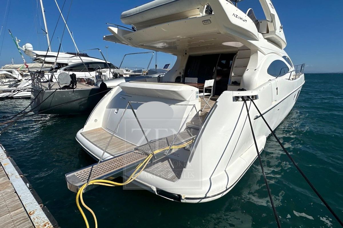 2009 Azimut 70 