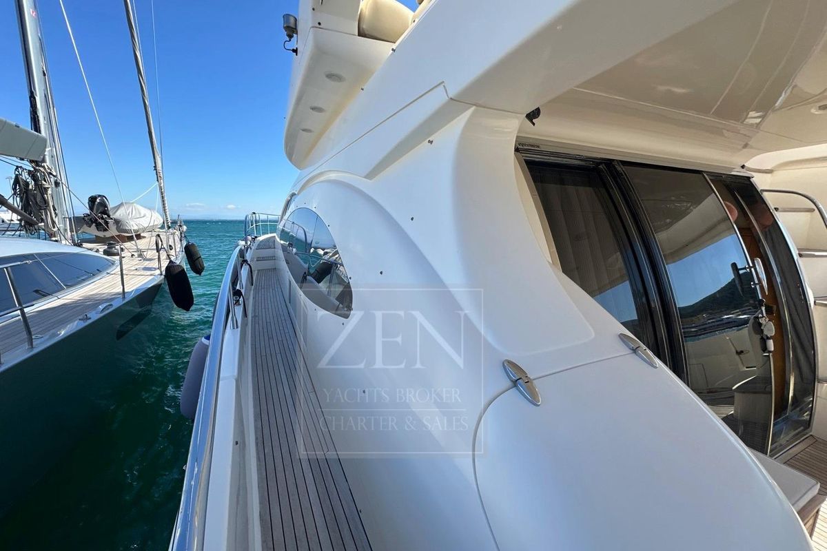2009 Azimut 70 
