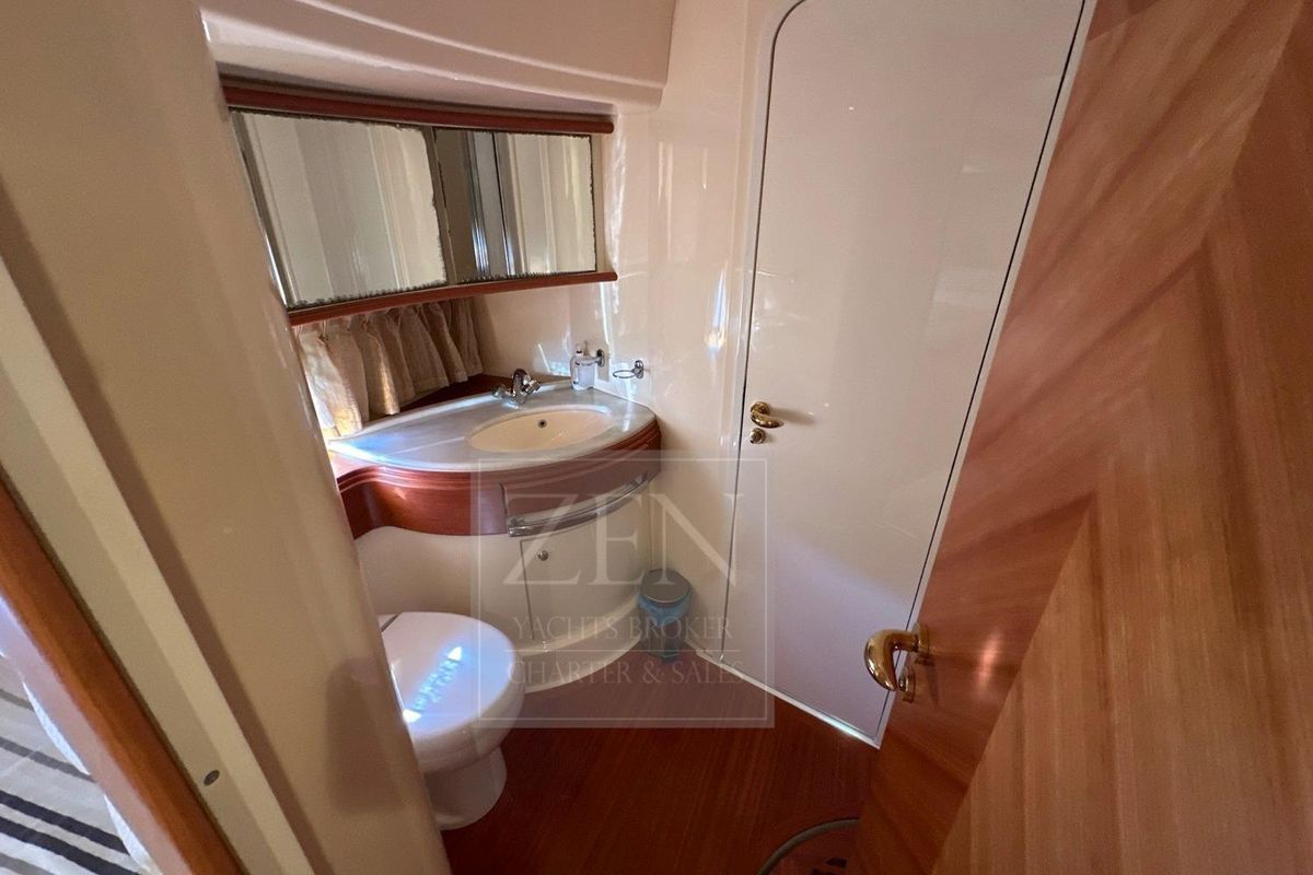 2009 Azimut 70 