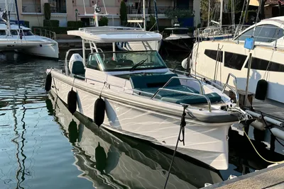 2022 Axopar 37 T-Top