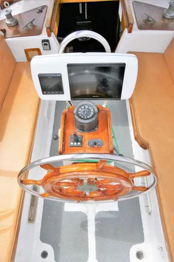 Spirit Yacht Photos Pics Vintage 1979 Roberts 54 boat helm with wooden steering wheel and navigation equipment.