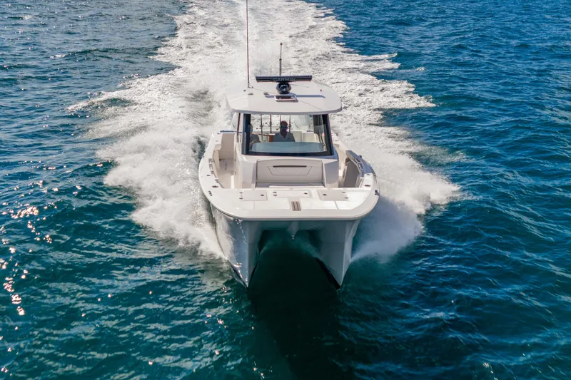  Yacht Photos Pics 2026 Hammer Yachts 35HH cruising on open water, creating a dynamic wake.