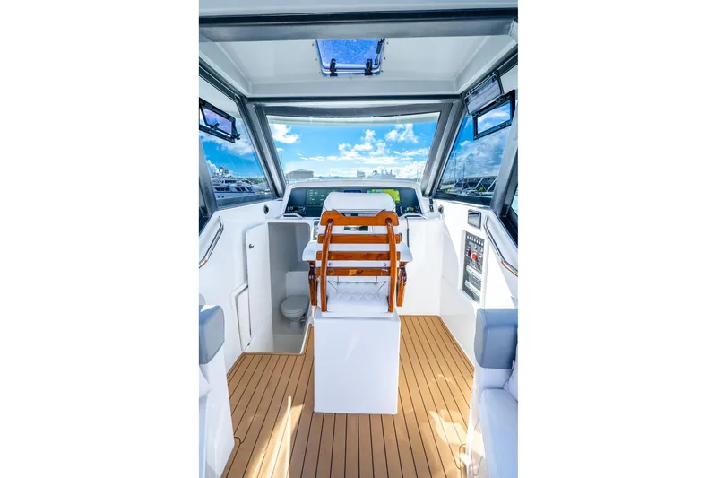  Yacht Photos Pics Interior of 2026 Hammer Yachts 35HH, featuring modern helm and wooden flooring.