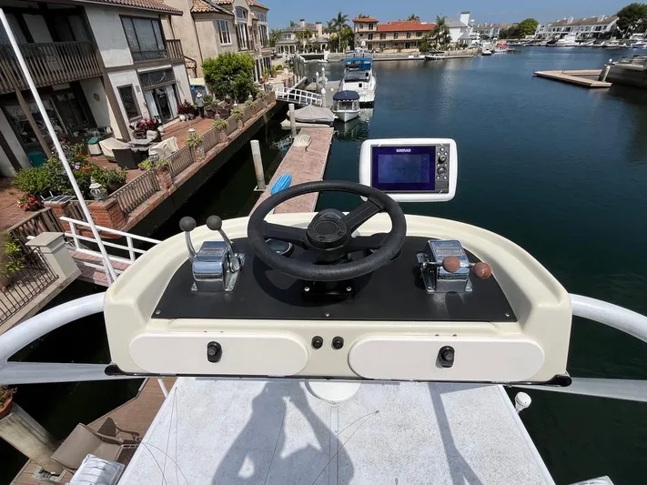 Caliente Yacht Photos Pics 