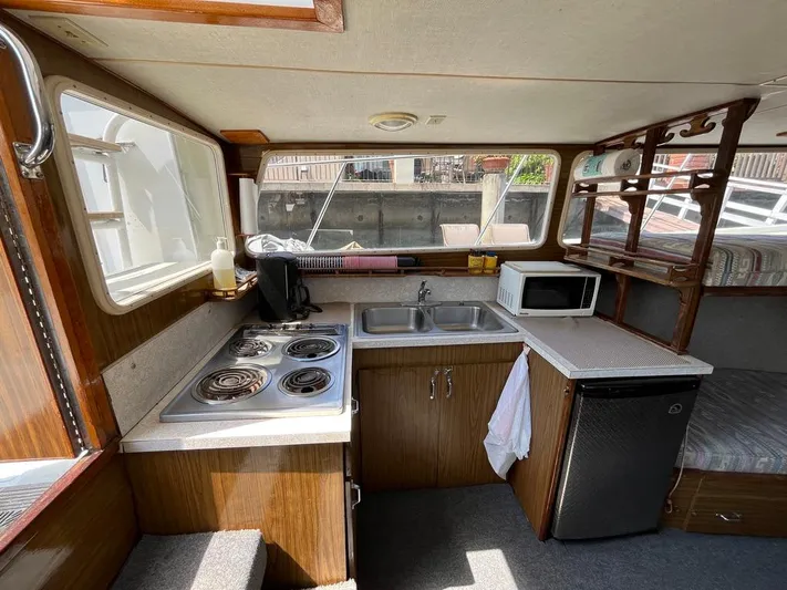 Caliente Yacht Photos Pics 