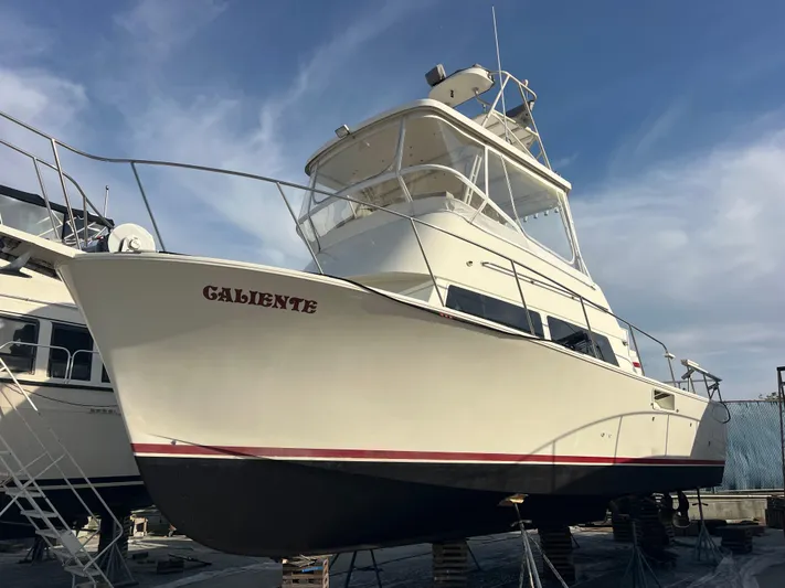 Caliente Yacht Photos Pics 