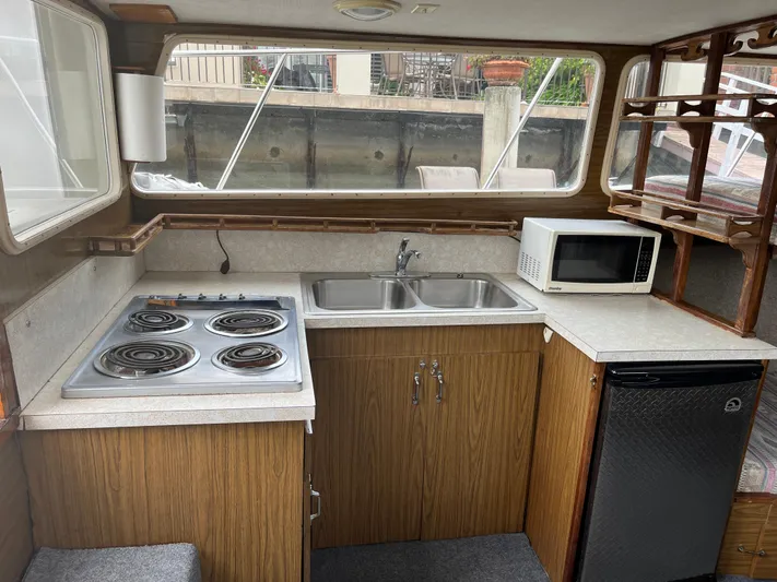 Caliente Yacht Photos Pics 