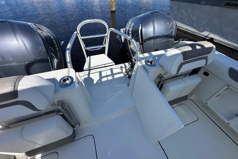 World Cat 296 Dc Yacht Photos Pics 2020 World Cat 296 DC boat with dual Yamaha engines and comfortable seating.