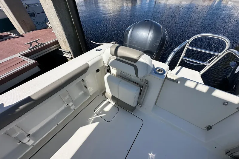 World Cat 296 Dc Yacht Photos Pics 2020 World Cat 296 DC boat interior with seating and water view.