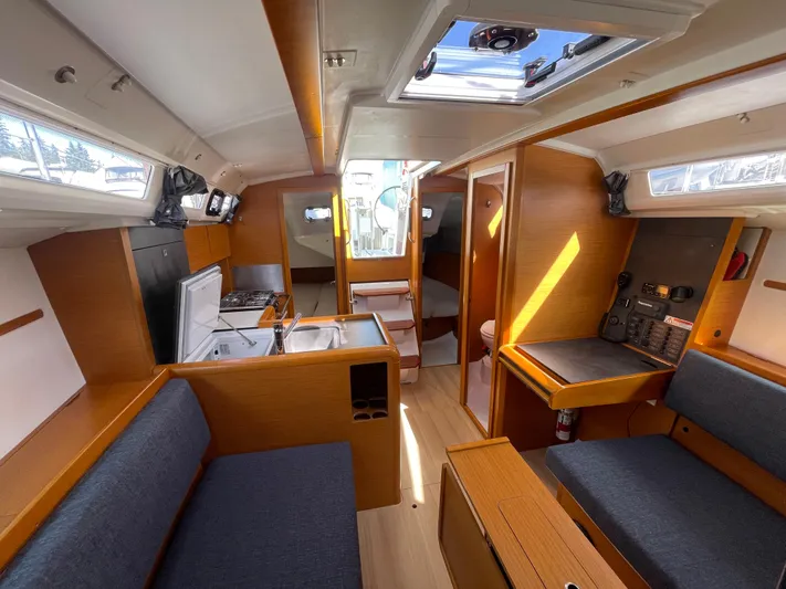 Isla Yacht Photos Pics 