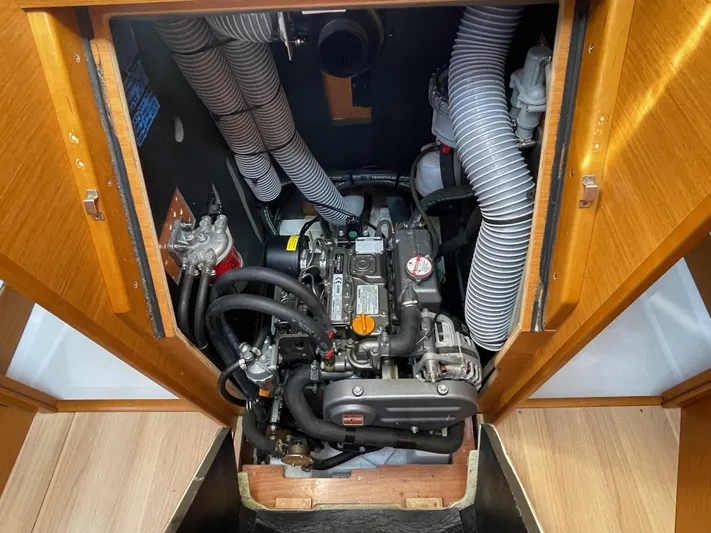 Isla Yacht Photos Pics 