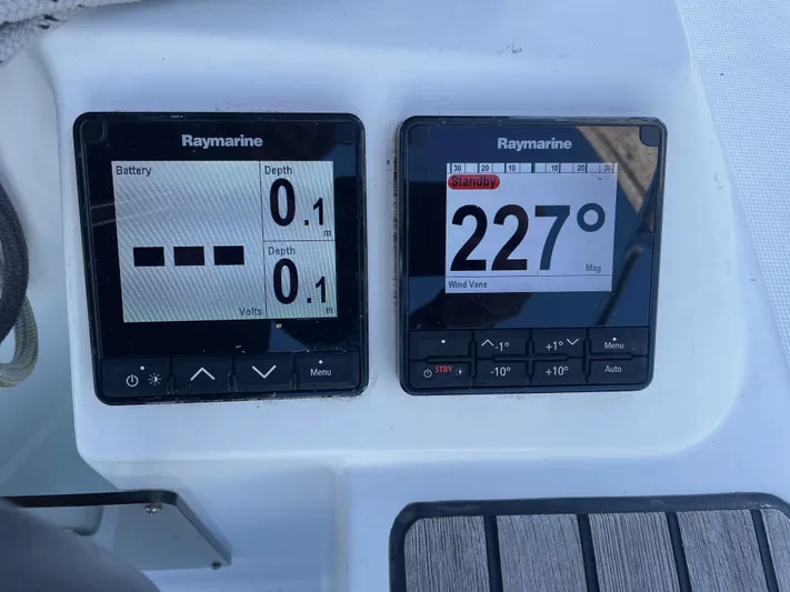 Isla Yacht Photos Pics 