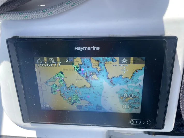 Isla Yacht Photos Pics 