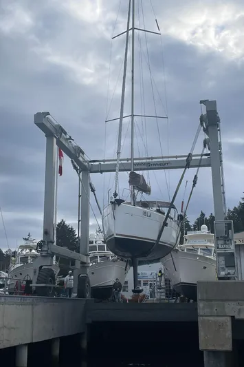 Isla Yacht Photos Pics 