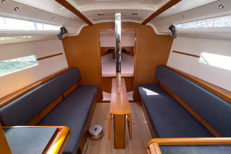 Isla Yacht Photos Pics 