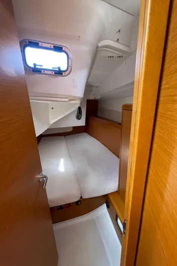 Isla Yacht Photos Pics 