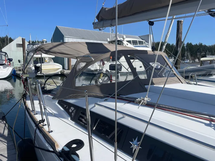 Isla Yacht Photos Pics 