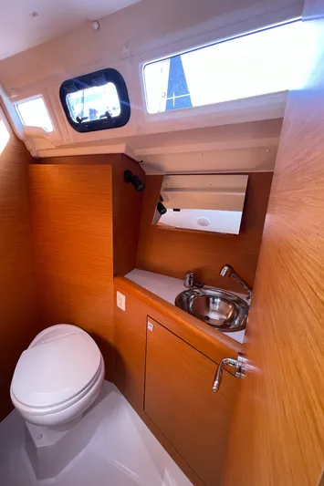 Isla Yacht Photos Pics 