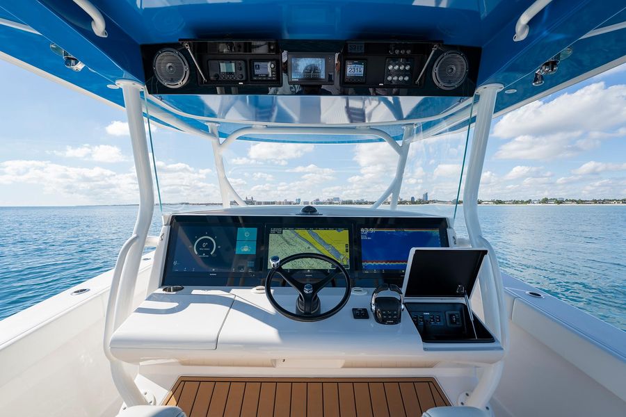 2021 Jupiter 43 Center Console