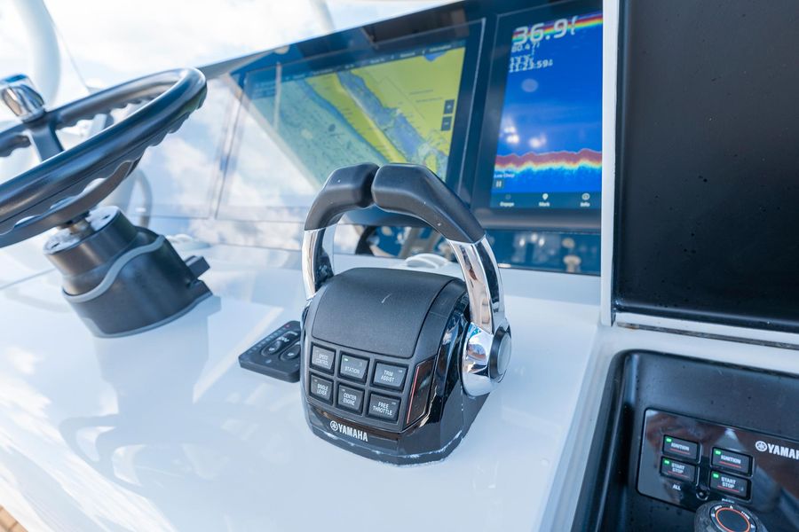 2021 Jupiter 43 Center Console