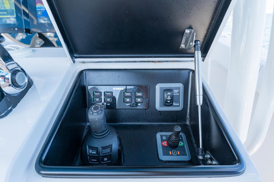 2021 Jupiter 43 Center Console