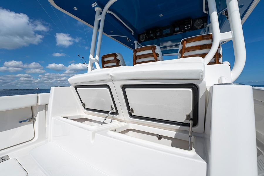 2021 Jupiter 43 Center Console