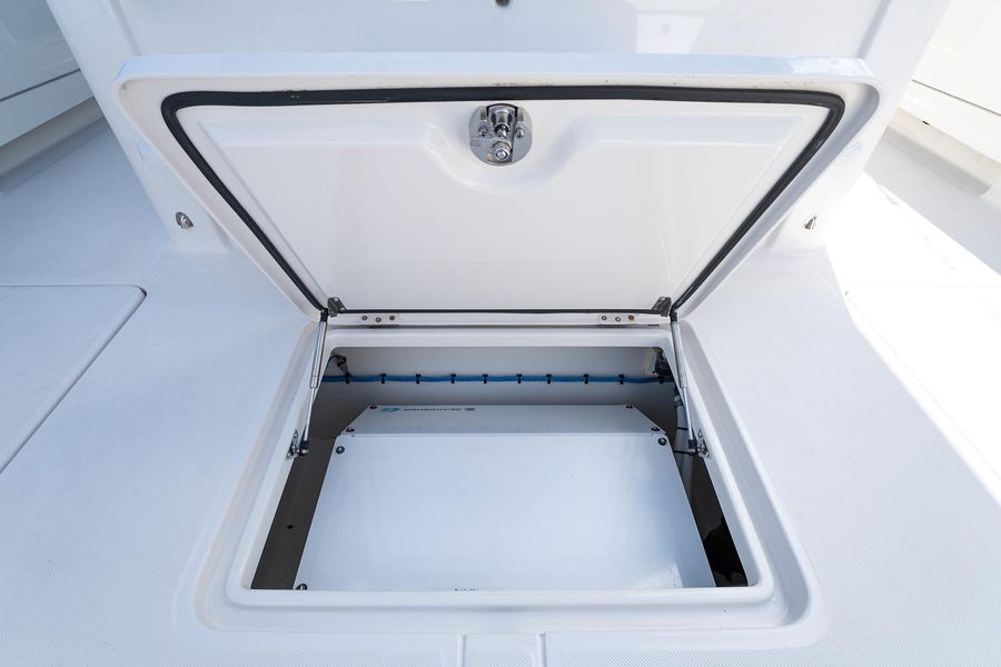 2021 Jupiter 43 Center Console